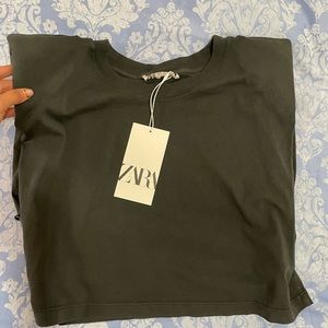 Gray crop top with shoulder pads from Zara.